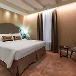 Acca Hotel